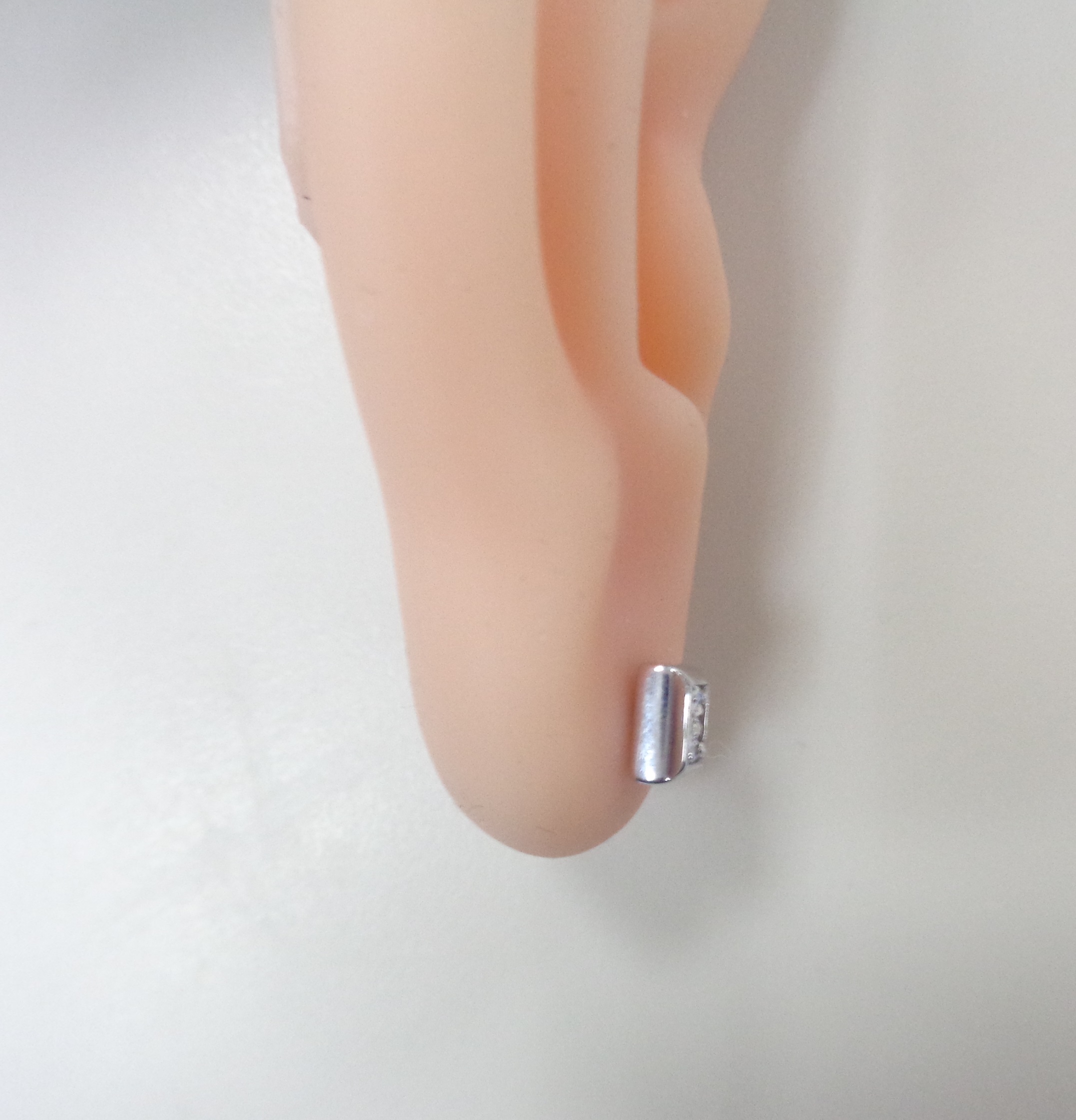 Серебряные серьги-пусеты с бриллиантами